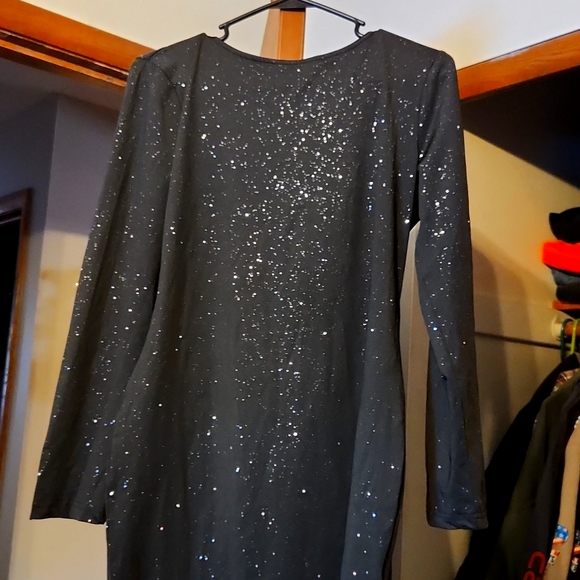 Backless black and glitter dress - Picture 1 of 4